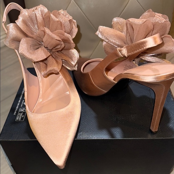 Karl Lagerfeld blush  Satin Floral Heels - Picture 1 of 5